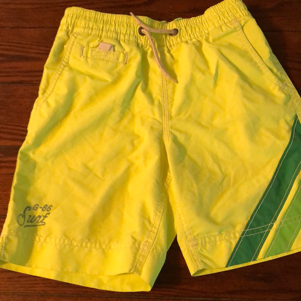 4️⃣ for $1️⃣5️⃣ Gap kids swimsuit size 6 7